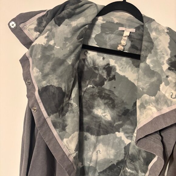 Lululemon Loose Swing Jacket - Size 10 - Picture 10 of 10